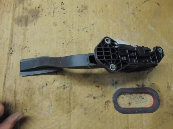 Pédale d'accélérateur OEM 15900-65J02 Suzuki Grand Vitara II image 4