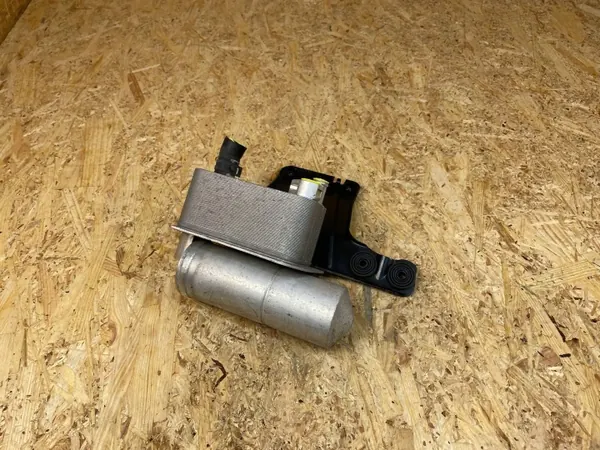 Sécheur de condenseur A/C OEM 4M0816413A pour Audi Q8 e-tron image 7