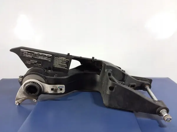 Bakgaffel OEM 52110-MFNA Honda CB1000R image 2