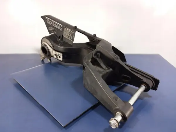 Bakgaffel OEM 52110-MFNA Honda CB1000R image 3