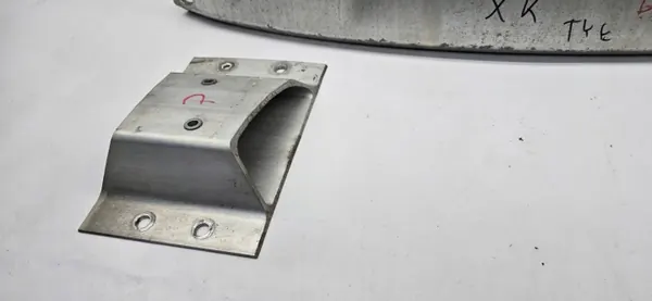 Takapuskurin palkki OEM 6W8317775AC Jaguar XK image 4
