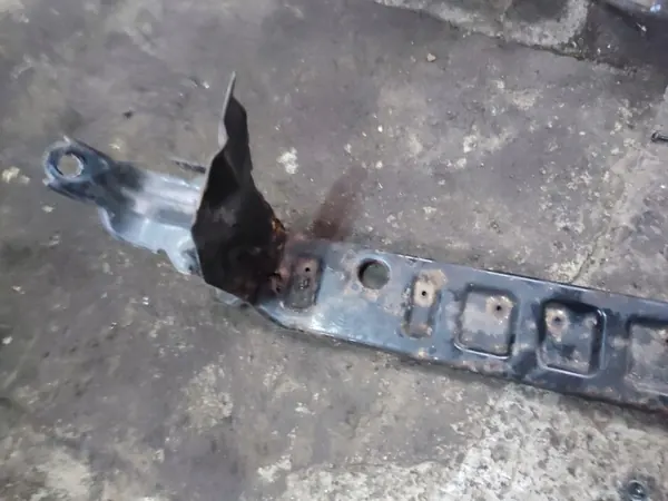 Volvo S60 Etujäähdyttimen Kiinnike OEM image 10