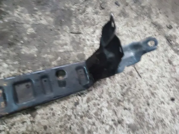 Volvo S60 Etujäähdyttimen Kiinnike OEM image 8
