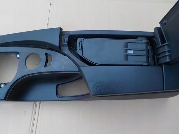 OEM podłokietnik tunel bmw e60 e61 2005r EUROPA image 3