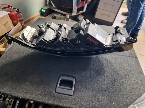 Oikea etu LED-ajovalo Renault Megane IV image 10