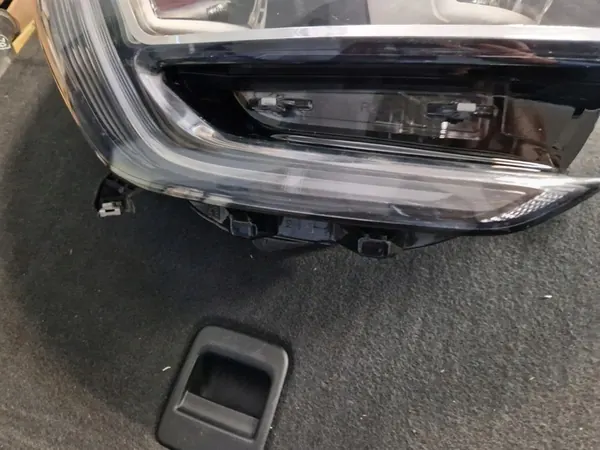 Oikea etu LED-ajovalo Renault Megane IV image 2