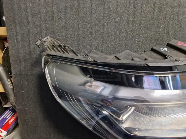 Oikea etu LED-ajovalo Renault Megane IV image 3