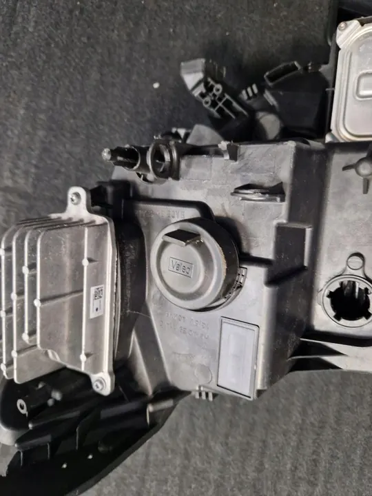 Oikea etu LED-ajovalo Renault Megane IV image 6