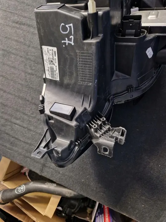 Oikea etu LED-ajovalo Renault Megane IV image 8