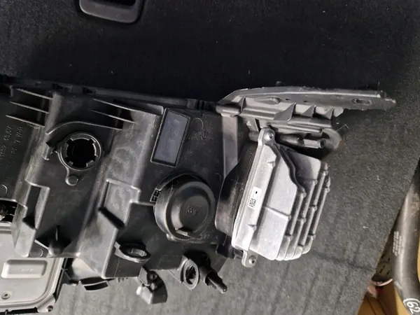 Oikea etu LED-ajovalo Renault Megane IV image 9