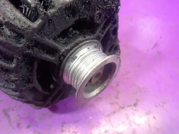 SKODA OCTAVIA II 04-08 1.6 FSI Vaihtovirtageneraattori 038903024F image 2