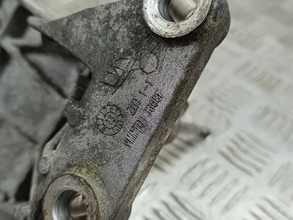 Support de compresseur AC Jeep Grand Cherokee 2015 VMMT013308F image 3