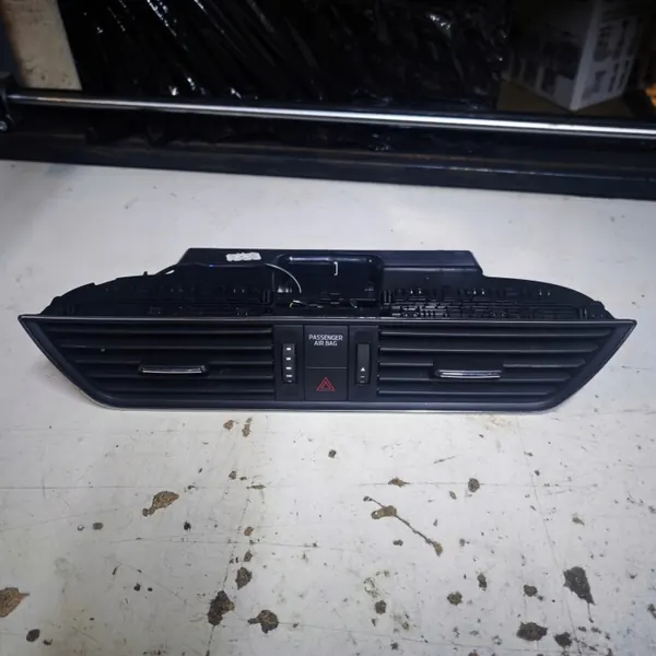 OEM 3V0820951D Grade central de ar para Superb III image 2