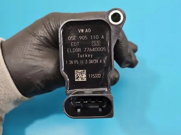 Bobina de ignição Skoda Octavia IV 1.5 TSI 05E905110A image 4