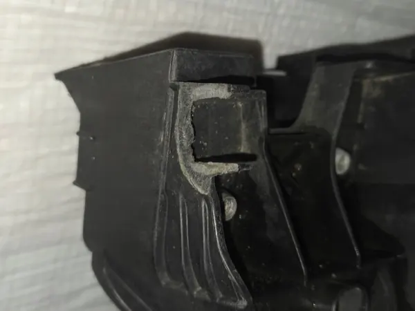 Correa delantera Skoda Superb III OEM 3V0805588D - Usada image 3