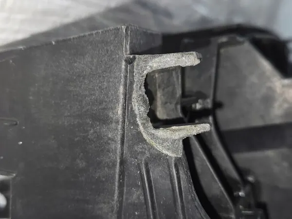 Correa delantera Skoda Superb III OEM 3V0805588D - Usada image 4