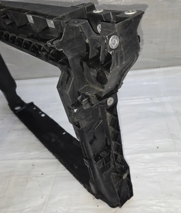 Correa delantera Skoda Superb III OEM 3V0805588D - Usada image 8