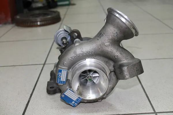 Turbocompresor VOLVO V70 S80 XC70 V60 S60 XC60 D5 Biturbo image 2