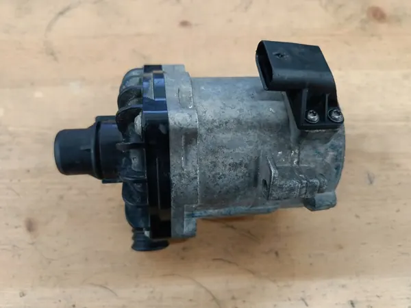 Extra Vattenpump BMW E70 E71 HYBRID S63 7584088 image 2