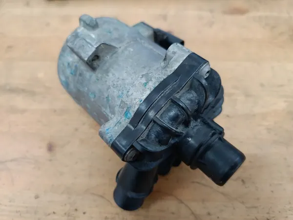Extra Vattenpump BMW E70 E71 HYBRID S63 7584088 image 4