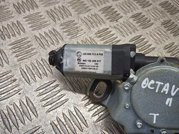 Skoda Octavia II Heckwischermotor image 2