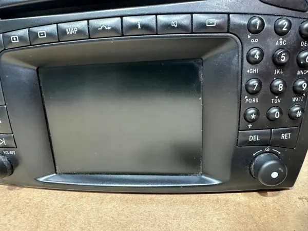 Mercedes SL R230 Head Unit OEM A2308202589 image 4