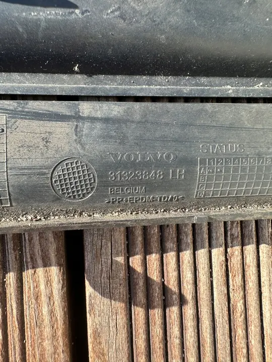 VOLVO S60 V60 13- Bumper Grilles with PDC Complete image 5