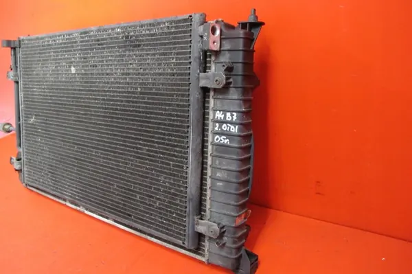 AUDI A4 B7 2.0 TDI Radiador de agua y AC 8E0121251L image 3