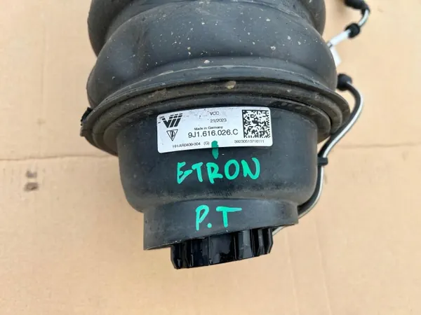 Ilmatanko vasen OEM 9J1616025C Porsche Taycan/E-Tron GT image 4