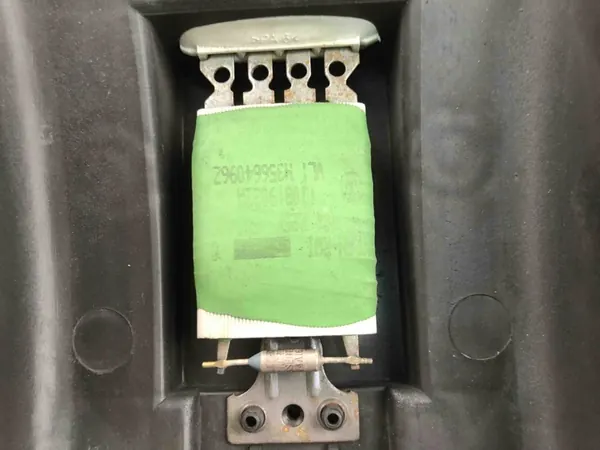 Verwarmingsweerstand VW POLO (6R, 6C) 1J0819022A image 3