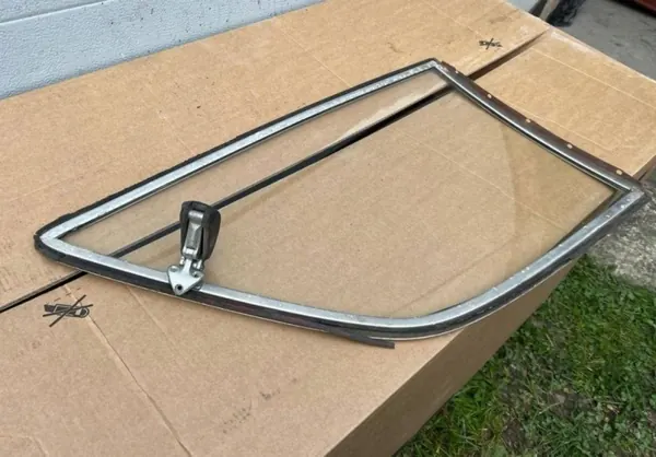 Opel Commodore bakre sidoruta OEM 415 höger image 4