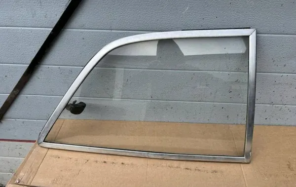 Opel Commodore bakre sidoruta OEM 415 höger image 5