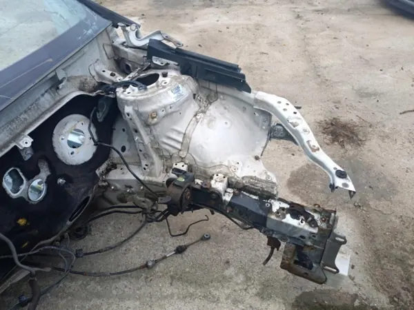 Panneau quart avant gauche Toyota Avensis T27 OEM 15690 image 3