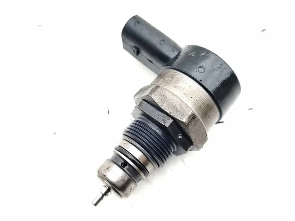 Régulateur pression carburant BMW X5 E70 OEM 14736227 image 3