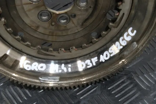 Kytkin 03F105266C VW Polo V 5 6R0 6R image 2