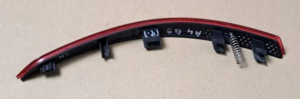 Audi A4 B9 2015 Linker Achterreflector OEM 8W0945105C image 6