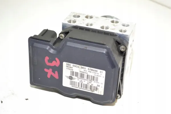 Mini R55 R56 Bromspump OEM 34516796698 Begagnad image 2