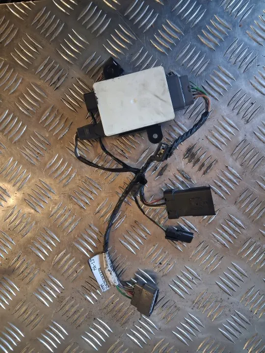 Module contrôle pompe à carburant Renault Scenic 4 174288433R image 2