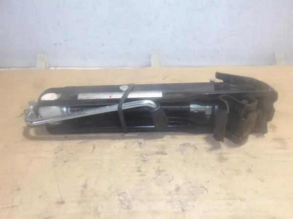 Biljacks OEM 3AA011031B för Passat B7 2.0TDI 177hk 2014 image 3