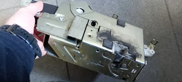 FORD OEM Schuifdeurslot Rechts MK7 07-13 image 3