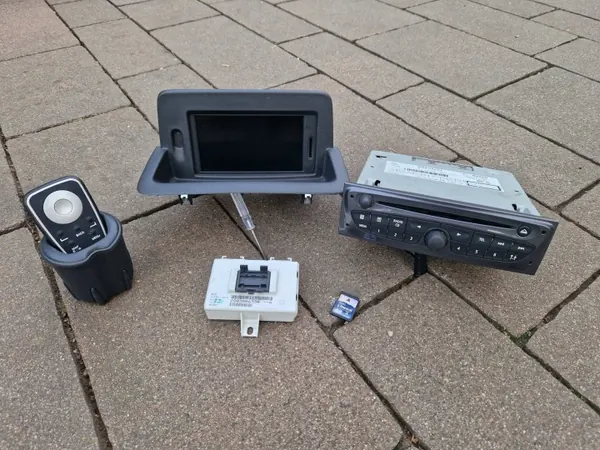 Radio CD Navigation Skärm Modul OEM 281159732R image 2