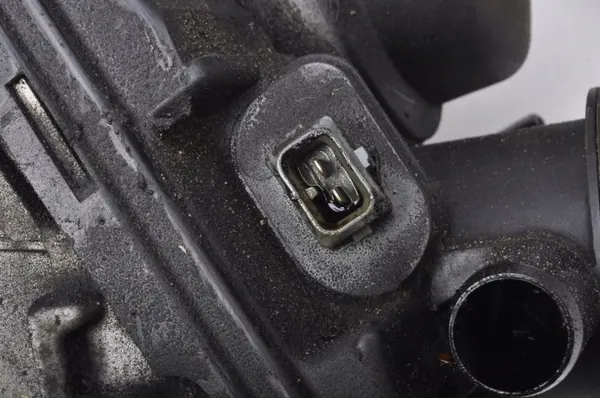 Separador de óleo Volvo OEM 31338685 - Peça OE usada image 6