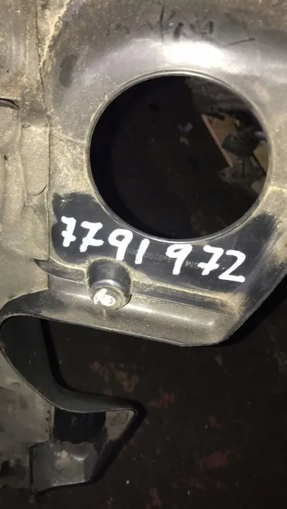 BMW motorlockssköld OEM 7791972 för E60/E61 image 3