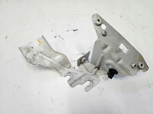 Opel Corsa F Stänkskärmstödplåt Höger 39181718 image 2