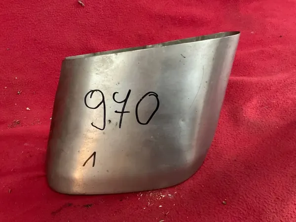 Porsche Panamera Äänenvaimenninpää OEM 97011168621 Oikea image 6