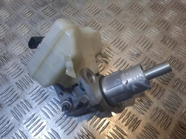 Audi A4 Allroad Remmeester Cilinder Links 8K0611021B image 3