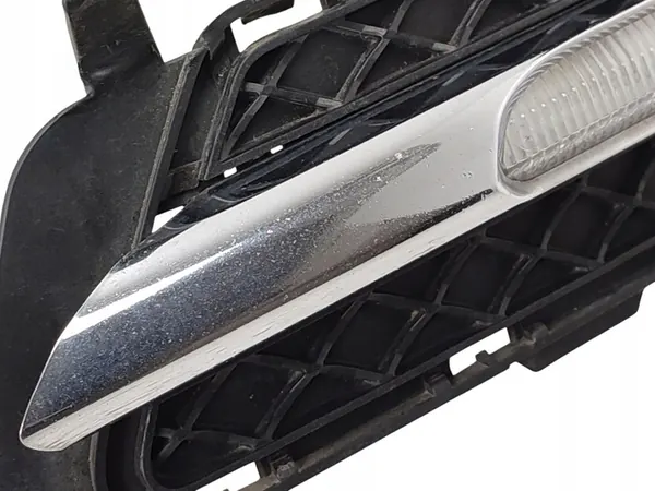 Bumperrooster Rechts Voor Halogeen DRL Mercedes W212 image 3