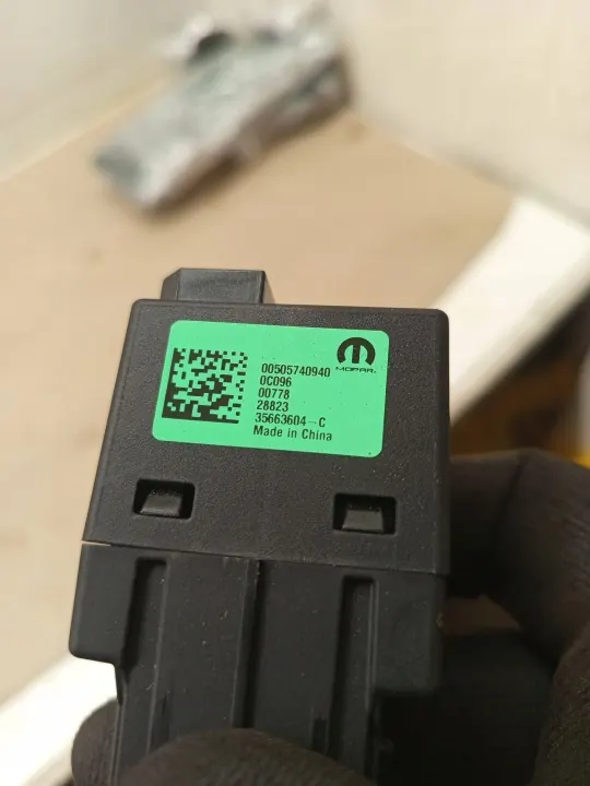 Dodge Hornet USB-Steckdose OEM 00505740940 image 5