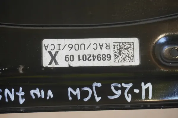 BMW X1 Heckträger OEM 6894201 - Gebraucht, 83km image 3