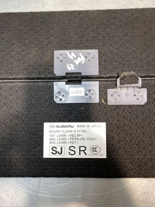 Alfombrilla de maletero Subaru Forester OEM FBZ21731 - Usado image 5